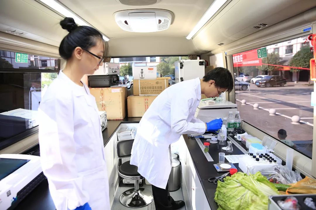 流動檢測車讓市民點贊的食品安全車